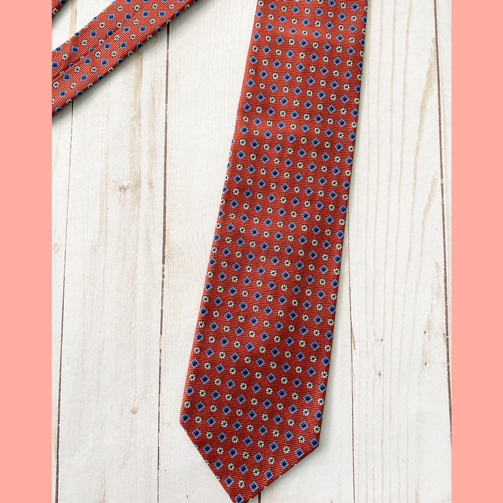 Brooks Brothers Silk Red Pattern Tie - Picture 3 of 6